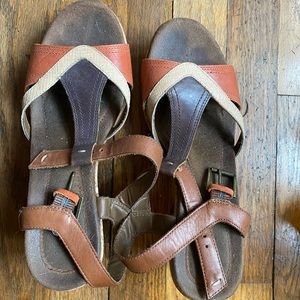 Women’s heeled clog sandals